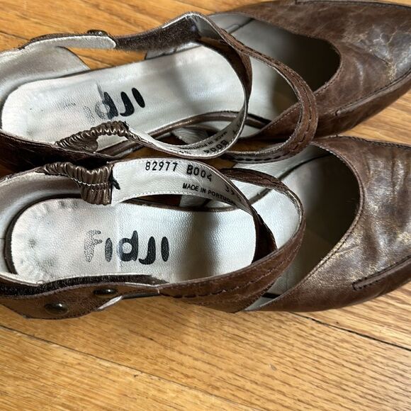 Fidji sz EU 39.5 or US brown leather pointed toe sandals Velcro strap good cond - Picture 7 of 9